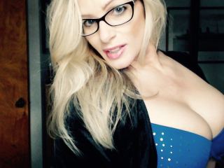 Chat with DDblonde live now!