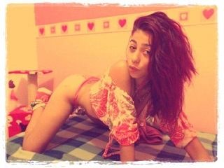 emilyx webcam girl as a performer. Gallery photo 3.