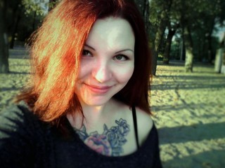 SofiaRed webcam girl as a performer. Gallery photo 3.