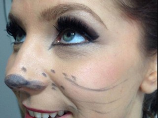 KateMoore webcam girl as a performer. Gallery photo 2.