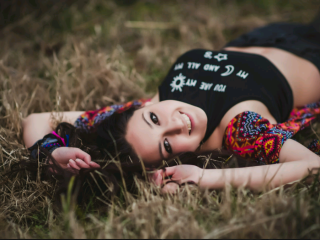 AliceJames webcam girl as a performer. Gallery photo 4.