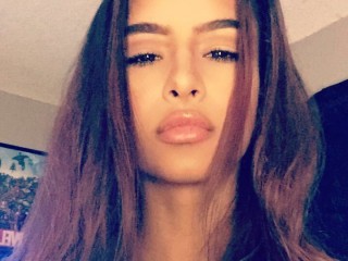Live adult cam gallery updating every 10 minutes for Kendall_Reese ...