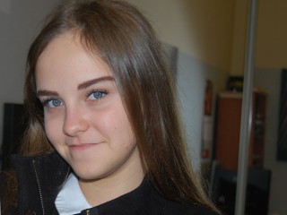 MikaShine webcam girl as a performer. Gallery photo 1.