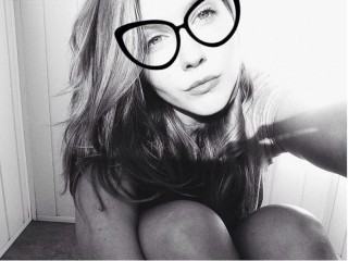 HotHottie webcam girl as a performer. Gallery photo 1.