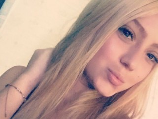 Holly_Hamilton