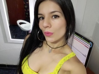 LatinGirl4U webcam girl as a performer. Gallery photo 3.