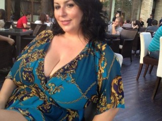 Hugetitsnathaliefiore