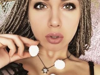 Zoe_Perry