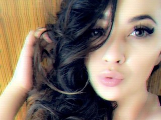 Ikandie_Myya webcam girl as a performer. Gallery photo 1.