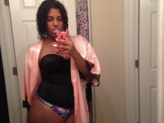 Lotuscaramel webcam girl as a performer. Gallery photo 1.