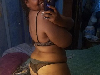 JuicyNique webcam girl as a performer. Gallery photo 3.