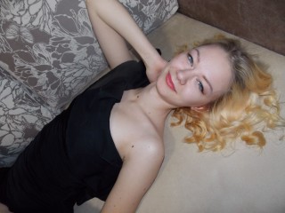 AURELIA_candy webcam girl as a performer. Gallery photo 4.