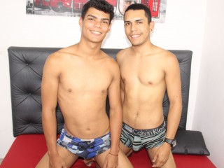XTwoxBoysxHot