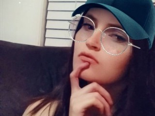 SkyeLunar webcam girl as a performer. Gallery photo 1.