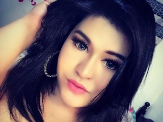 CurvyTsGoddesz