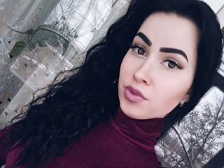 Lovelly_Brunette