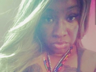 nikkibarbz webcam girl as a performer. Gallery photo 1.