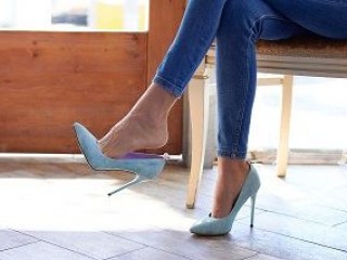 Courtie webcam girl as a performer. Gallery photo 8.