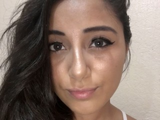 TinyTunes webcam girl as a performer. Gallery photo 5.