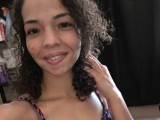 LolaBrooksXXX webcam girl as a performer. Gallery photo 1.