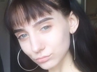 KeriReason webcam girl as a performer. Gallery photo 3.