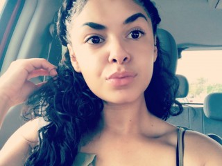 Malibu2001 webcam girl as a performer. Gallery photo 4.