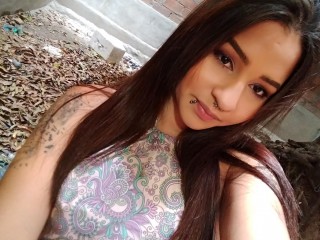 Becca webcam girl as a performer. Gallery photo 8.