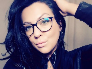 MYACurvy webcam girl as a performer. Gallery photo 3.