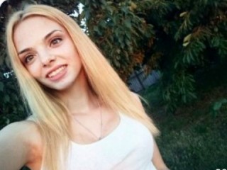 Love_lly webcam girl as a performer. Gallery photo 3.