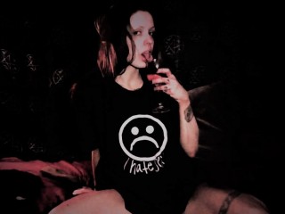 JoelleGray webcam girl as a performer. Gallery photo 4.