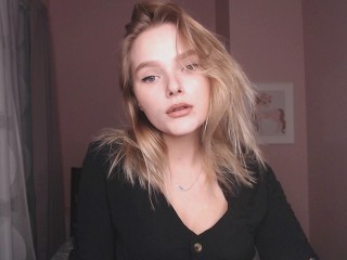 DreamMonica webcam girl as a performer. Gallery photo 8.