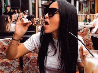 KroshkaLuu webcam girl as a performer. Gallery photo 3.