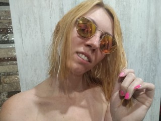 La_Mona webcam girl as a performer. Gallery photo 2.