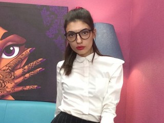 UniqueCamile webcam girl as a performer. Gallery photo 6.