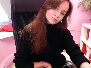 KiraEuphoria webcam girl as a performer. Gallery photo 5.