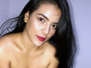 ChannelKiara webcam girl as a performer. Gallery photo 3.