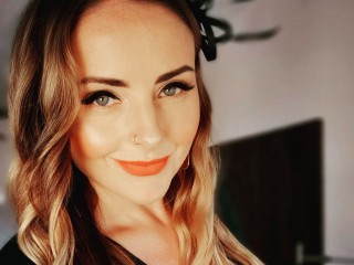 1 on 1 live sex chat with Emmaaaa on cam