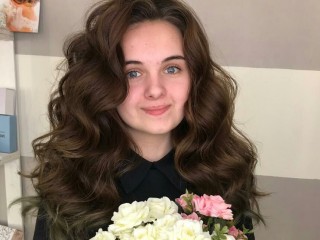 AnnRobinson webcam girl as a performer. Gallery photo 1.