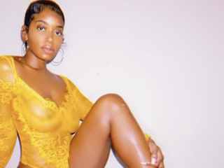 GiannaGalore webcam girl as a performer. Gallery photo 1.