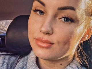 TattiTatti webcam girl as a performer. Gallery photo 1.