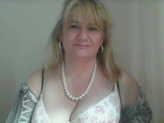 Lindabell webcam girl as a performer. Gallery photo 2.