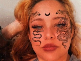 honeyhot2009 webcam girl as a performer. Gallery photo 1.