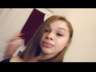 KaykayLee webcam girl as a performer. Gallery photo 1.