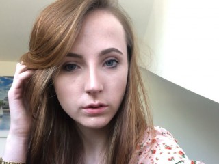 Daddiesteen webcam girl as a performer. Gallery photo 1.