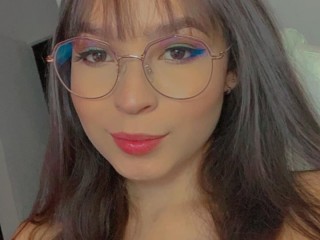 AlanaHill webcam girl as a performer. Gallery photo 3.