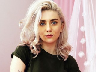 MariSent webcam girl as a performer. Gallery photo 6.