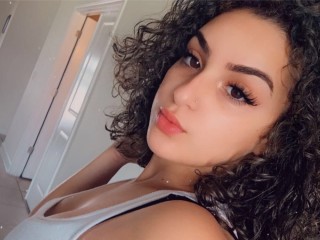 Youngcherry18 webcam girl as a performer. Gallery photo 6.