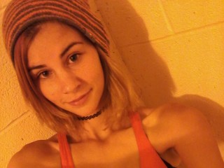 ElliVanilli webcam girl as a performer. Gallery photo 2.