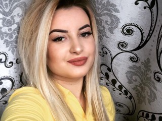 BritneyBeth webcam girl as a performer. Gallery photo 1.