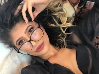 ThinkerBella webcam girl as a performer. Gallery photo 2.